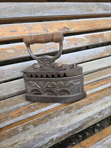 Старинный утюг