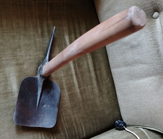 Лопата-кирка. Старинная