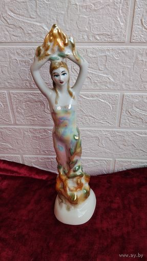 КОЛЛЕКЦИОННЫЕ ФАРФОРОВАЯ СТАТУЭТКА ДЕВУШКА ВЕСНА ЛЕСНАЯ МАВКА ЗКХ СССР ОРИГИНАЛ  ЛОТ 2 .  Распродажа Коллекции !!! . Экспресс  Аукцион  с рубля без МПЦ и прочего 3 ДНЯ  .Много лотов в продаже .