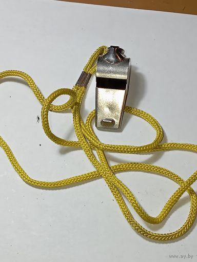 Свисток судейский металлический . С рубля