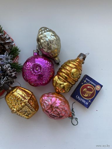 Лот елочных игрушек.