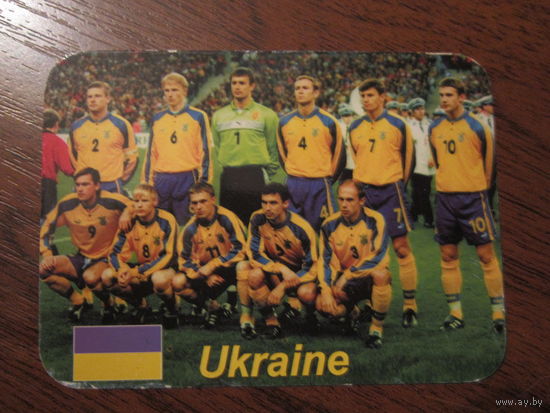 Сборная Украины 2001 с Шевченко .Сборный лот футбольной атрибутики ( календарики, вымпел,значок + игрушка динамовца).