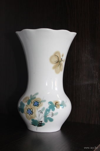 Фарфоровая, декоративная ваза, клеймо.