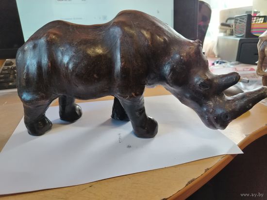 Носорог статуэтка