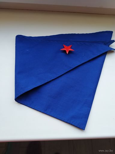 Галстук и значек  ГДР