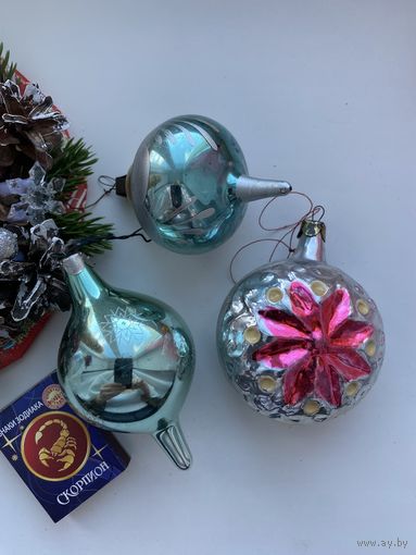 Лот елочных игрушек.