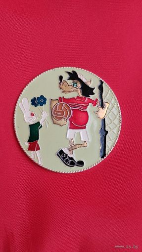 Значок Ну Погоди Волк с мячом  САЗ редкий .