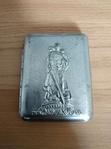 Портсигар "Памятник Воину-освободителю. 1945 год". СССР, вторая половина прошлого века.