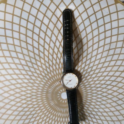 Часы наручные с ремешком.  В коллекцию,ремонт,на запчасти.Состояние на скане.