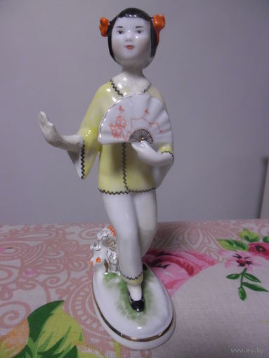 ДЕВУШКА С ВЕЕРОМ.ЛФЗ.