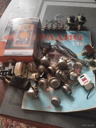 Радиодетали, припой, журнал Радио,тестер .