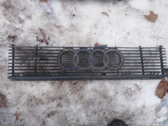 Лот 1522. Решетка радиатора Audi 80 B2. Старт с 10 рублей!