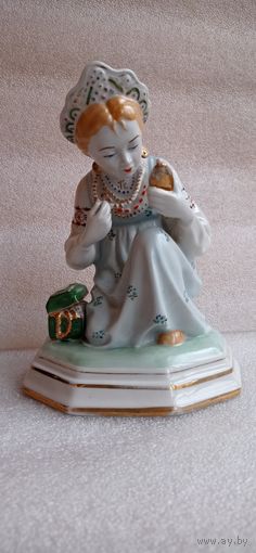 КОЛЛЕКЦИОННАЯ ФАРФОРОВАЯ СТАТУЭТКА АЛЁНУШКА МАЛАХИТОВАЯ ШКАТУЛКА МИНСК ФФЗ ОРИГИНАЛ  .  Распродажа Коллекции !!! . Экспресс  Аукцион с рубля без МПЦ   .Много лотов в продаже .