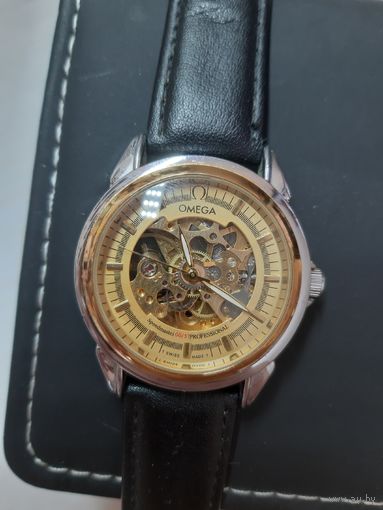 Часы Omega Speedmaster скелетон с коробкой (подушечка отсутствует)