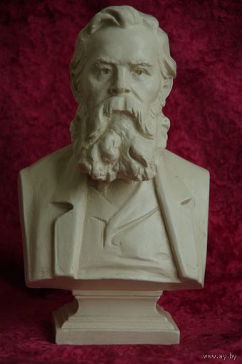 Бюст  "  Энгельс "  ( гипс )  22 см