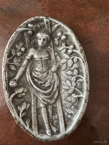 Пепельница девушка