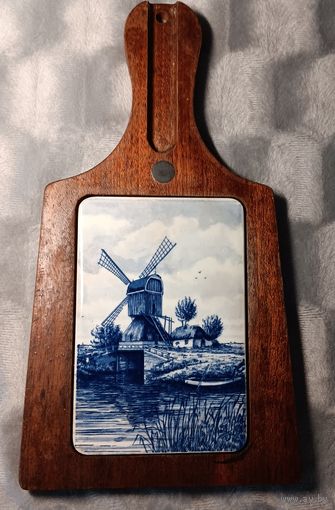 Голландская сырная доска с керамической вставкой "Мельницы", Delft. Состояние на фото.