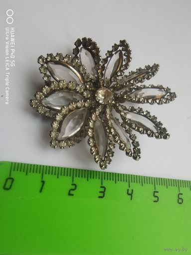 Большая  винтажная брошь  в очень хорошем состоянии самая привлекательная цена трёхдневный аукцион
