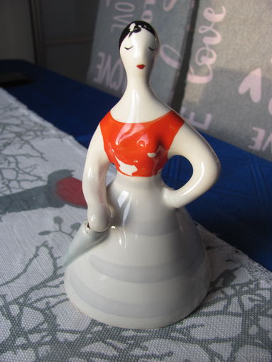 Фарфоровая статуэтка девушка с зонтом городнцица без реставрации.