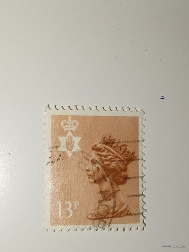 Ирландия. Стандарт. 1979 На марке изображен профиль королевы и эмблема Северной Ирландии (красная рука в белой звезде под короной).