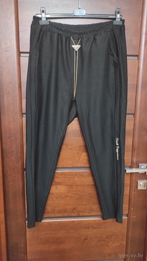 Стильные брюки на 64-66 размер. Отличное состояние, пару раз б/у, все же не мой размер. Идеально садятся на 64-66 размер, на 66-68 будут плотно по фигурке. Хотя как кто любит.