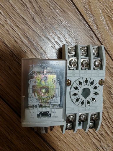 Реле Relpol R15-2013-23-3220-WT 220В AC 50 Гц с цоколем GZU-11