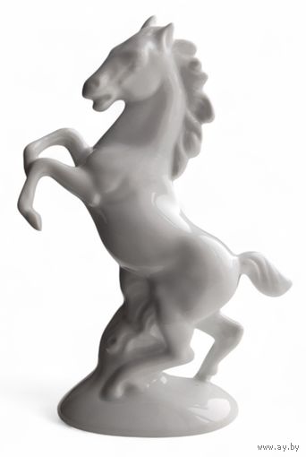 Статуэтка "Конь на дыбах"Германия Графенталь.