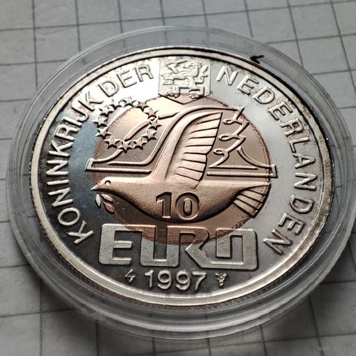 Нидерланды 10 евро 1997 года . Королева Беатрикс. Серебро  999пр.