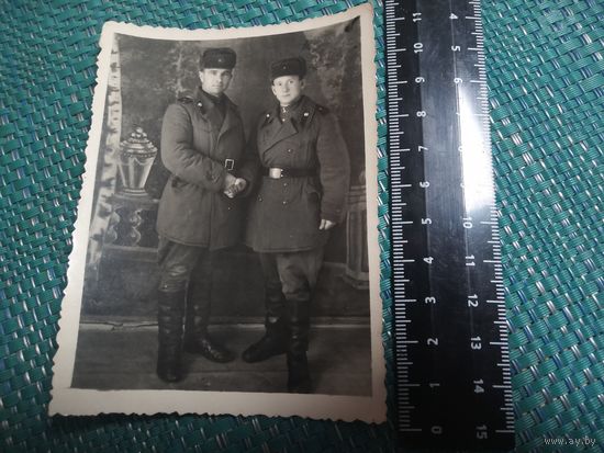 Фотография военных в ватных двухбортных куртках обр. 1935 года. ( ТУ-1947 год). г. Лепель 1952 год.