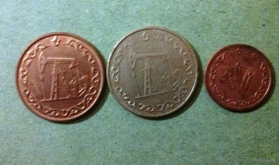 Жетоны Татарстана: бензиновые (нефтяные) и хлебный.