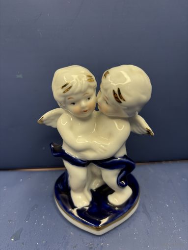 Статуэтка фарфор ангелы