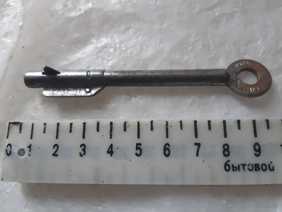 Ключ старый импортный, с секретом. Редкий.