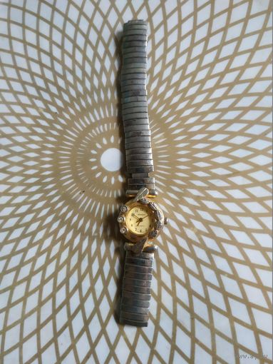 Часы наручные  с браслетом.Состояние на скане. В коллекцию,ремонт,на запчасти.