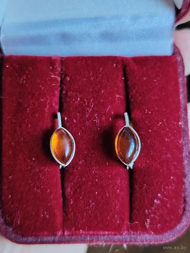 Серебряные серьги с янтарем