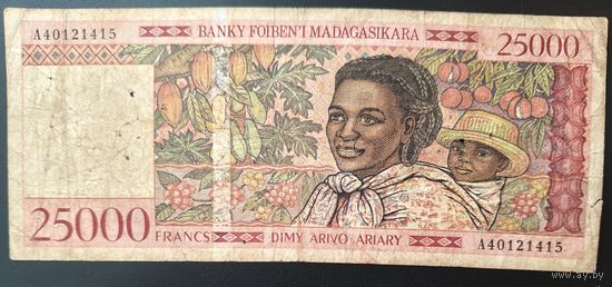 РАСПРОДАЖА КОЛЛЕКЦИИ. Мадагаскар 25000 франков 1998 г.