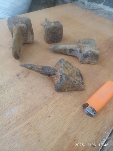 Старинные, кованые бабки.