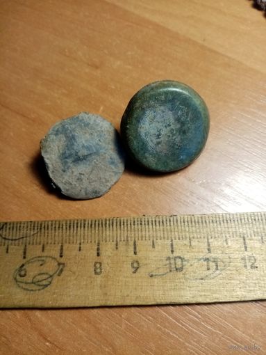 Две старые Пуговицы одна в позолоте