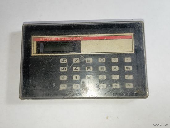 Винтажный карманный калькулятор Electronic Mini Calculator 842, популярный в 1990-х годах. В коробке .