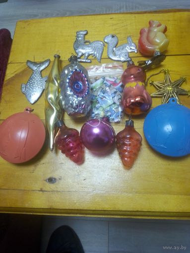 Лот елочных игрушек.