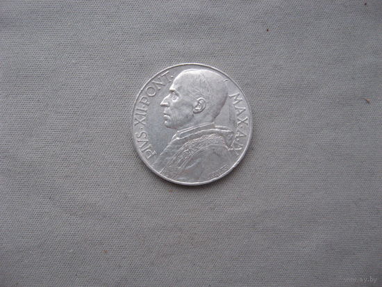 Ватикан 10 лир 1947 год Пий XII