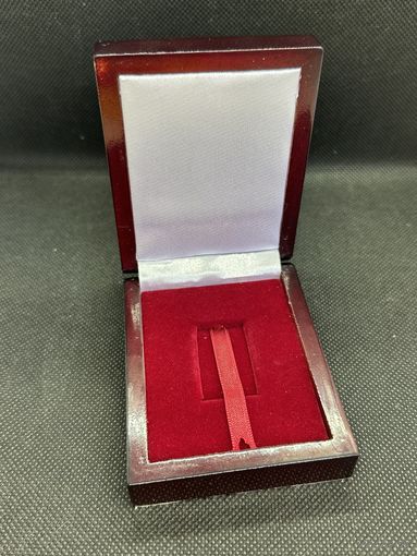 Футляр из дерева для золотого слитка 10 гр.