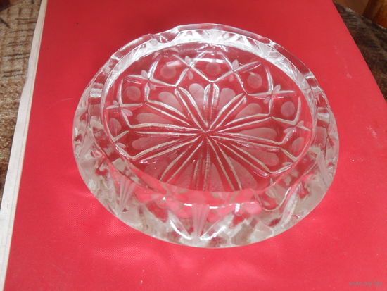 Пепельница хрустальная.12Х3.