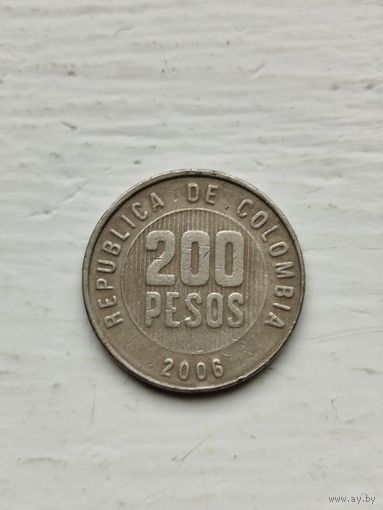 200 песо Колумбия.