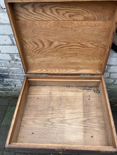 Деревянный .Дубовый ящик из под оборудования .( клеймо на замке D.R.G.M. и номер)без шильд и надписей.