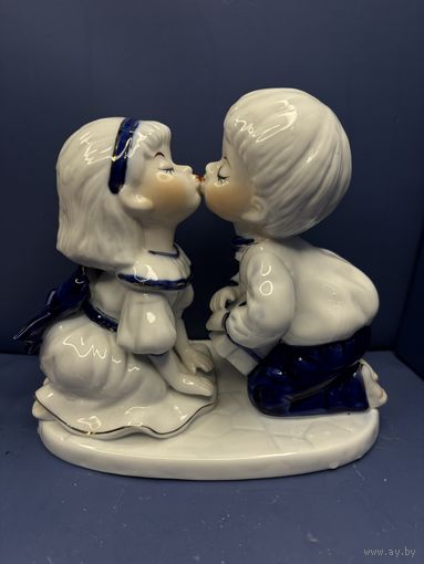 Статуэтка фарфор парочка
