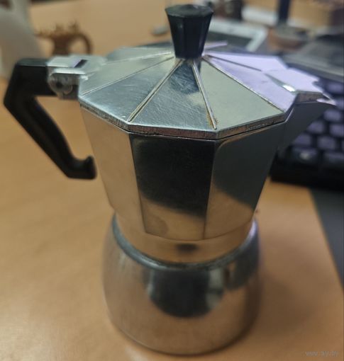 Гейзерная кофеварка. Металическая