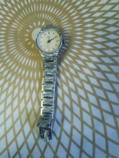 Часы наручные Луч с браслетом.Состояние на скане. В коллекцию,ремонт,на запчасти.