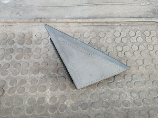 Накладка правой двери (уголок) Mitsubishi Carisma