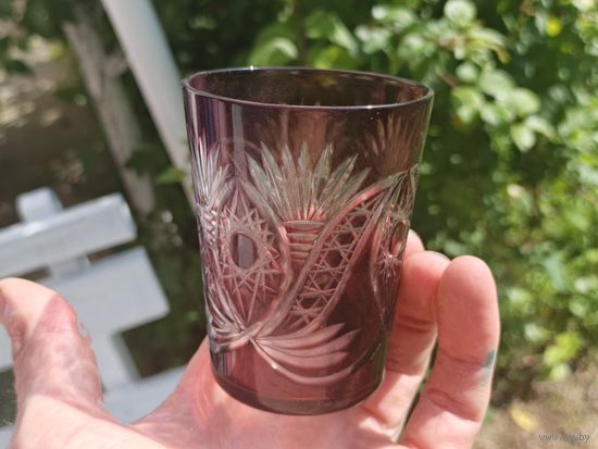 Стакан. Марганцевое стекло.