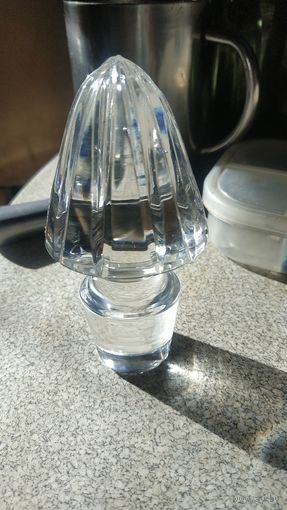 Фарфор-стекло-металл крышки всевозможные.